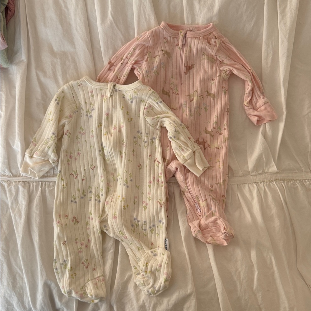 Assorted Baby Onesies Collection - Picture 6 of 10